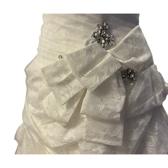 Jacquelin Exclusive Ivory Lace Gown with Silver/Crystal detail - Picture 5 of 14